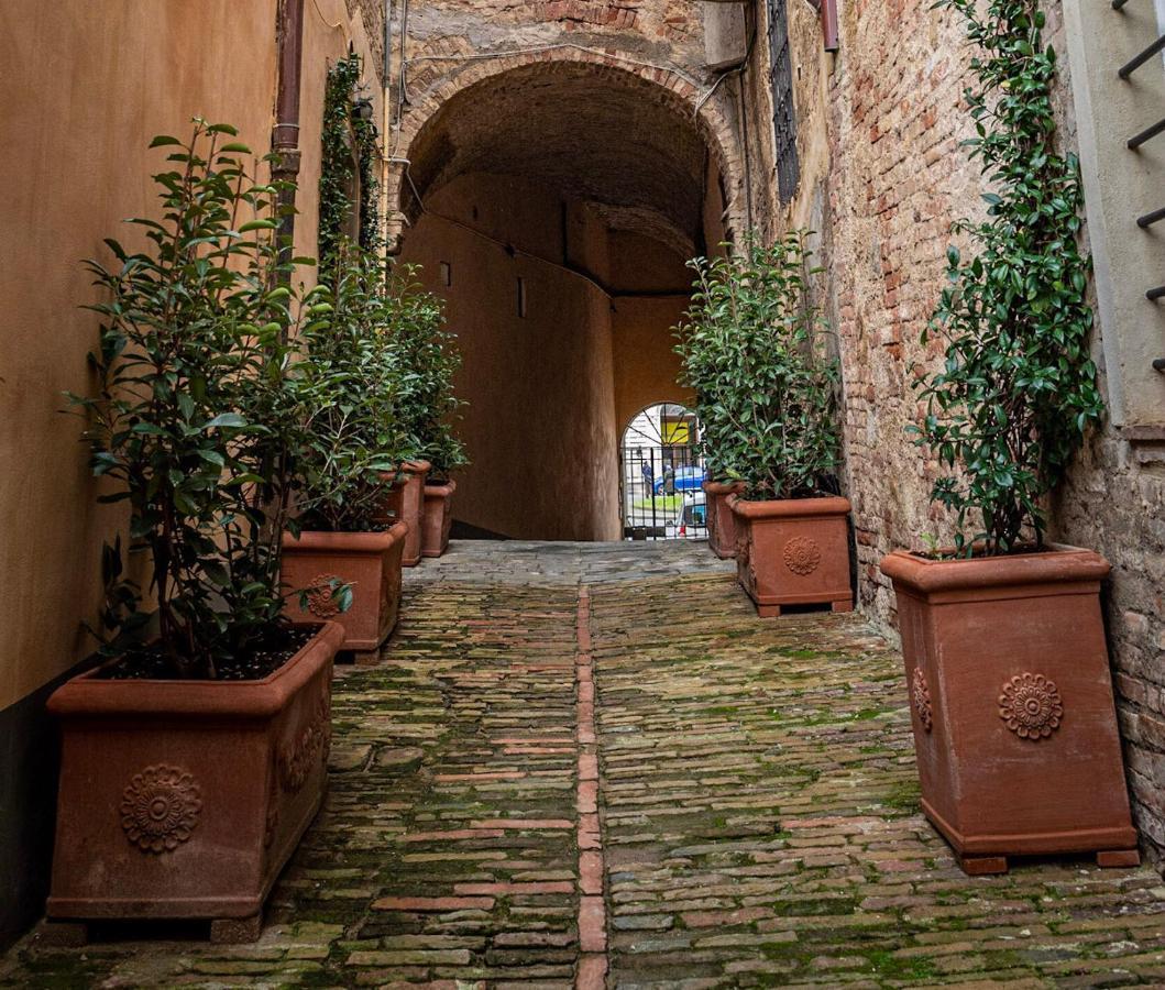 Domus Nannini Spa - L' Arco Di Matteotti Siena Exterior foto